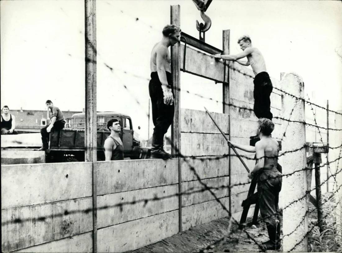 Изграждането на Берлинската стена`